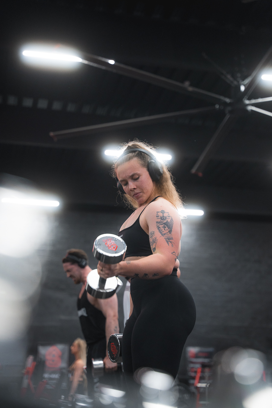 FYD Coaching — 1-op-1 begeleiding tijdens dumbbell press